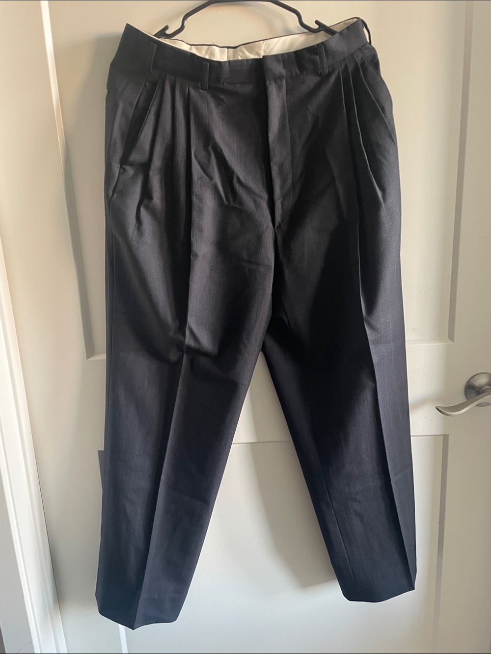 Men's Tailored Pleat-Front Dress Pants in Black